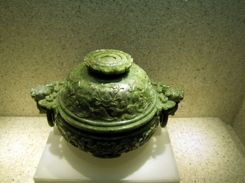 Vietnam’s valuable and precious pearl artifacts exhibited